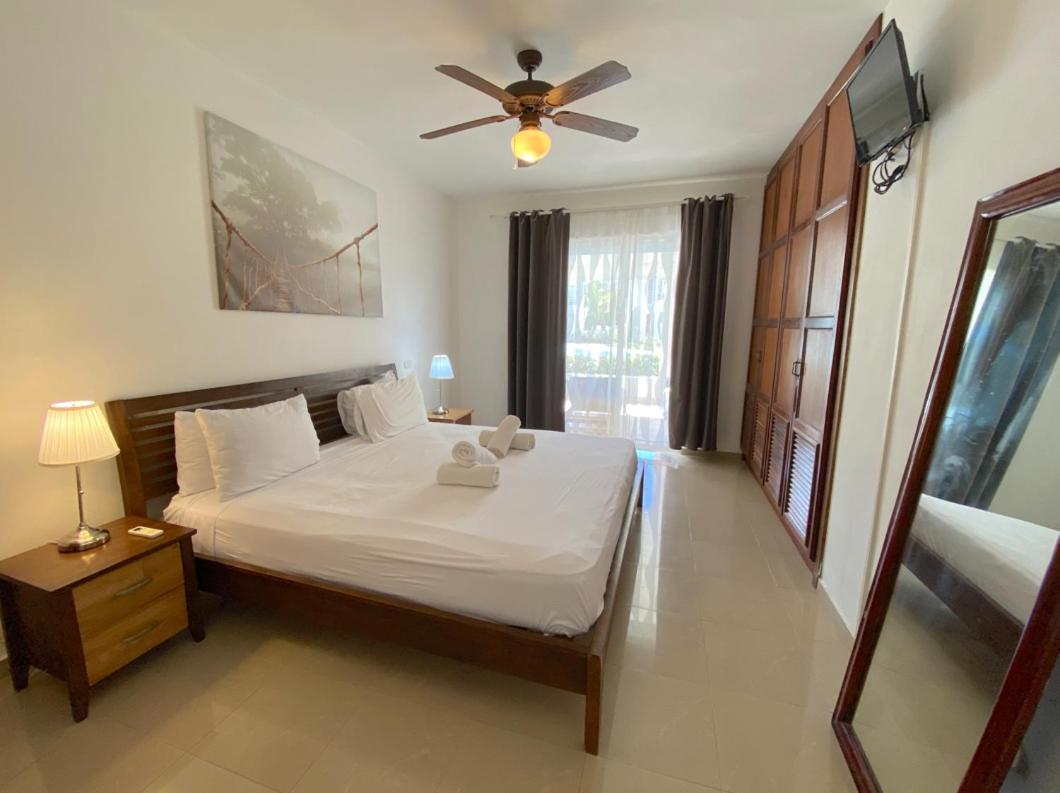 Blue Ocean Beachfront Villas & Apartments - Wifi, Pool, Bbq, Playa Los Corales Punta Cana Kültér fotó